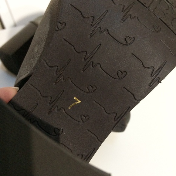 BC Born in California Metallic Cutout Ankle Bootie - Picture 9 of 12